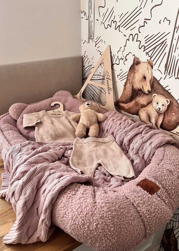 Kūdikių lizdelis Meškutis su pliušine pagalvėle – ypač švelnus ir jaukus