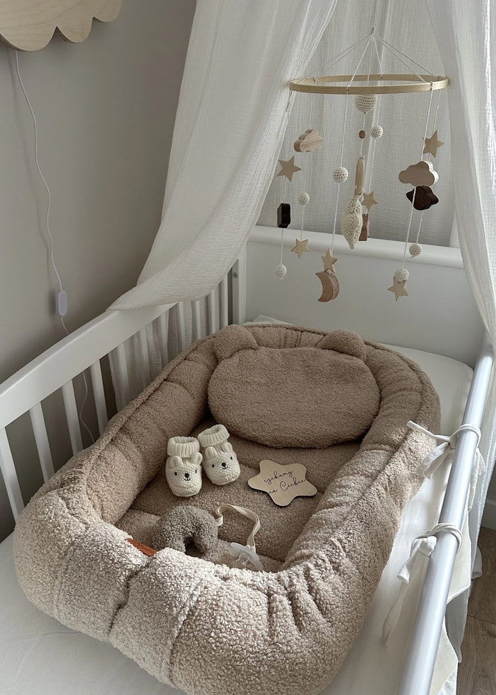 Kūdikių lizdelis Meškutis su pliušine pagalvėle – ypač švelnus ir jaukus