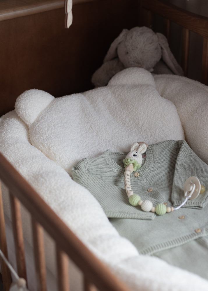 Kūdikių lizdelis Meškutis su pliušine pagalvėle – ypač švelnus ir jaukus