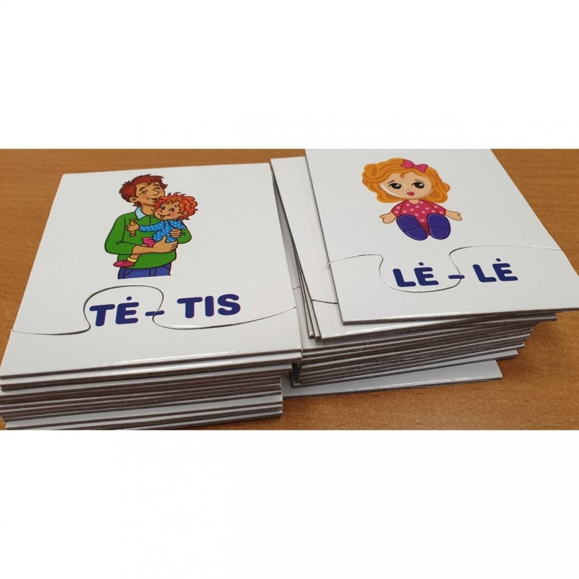 Skiemenų dėlionė ir užduočių knygelė su 40 lipdukų 5-6 metų vaikams