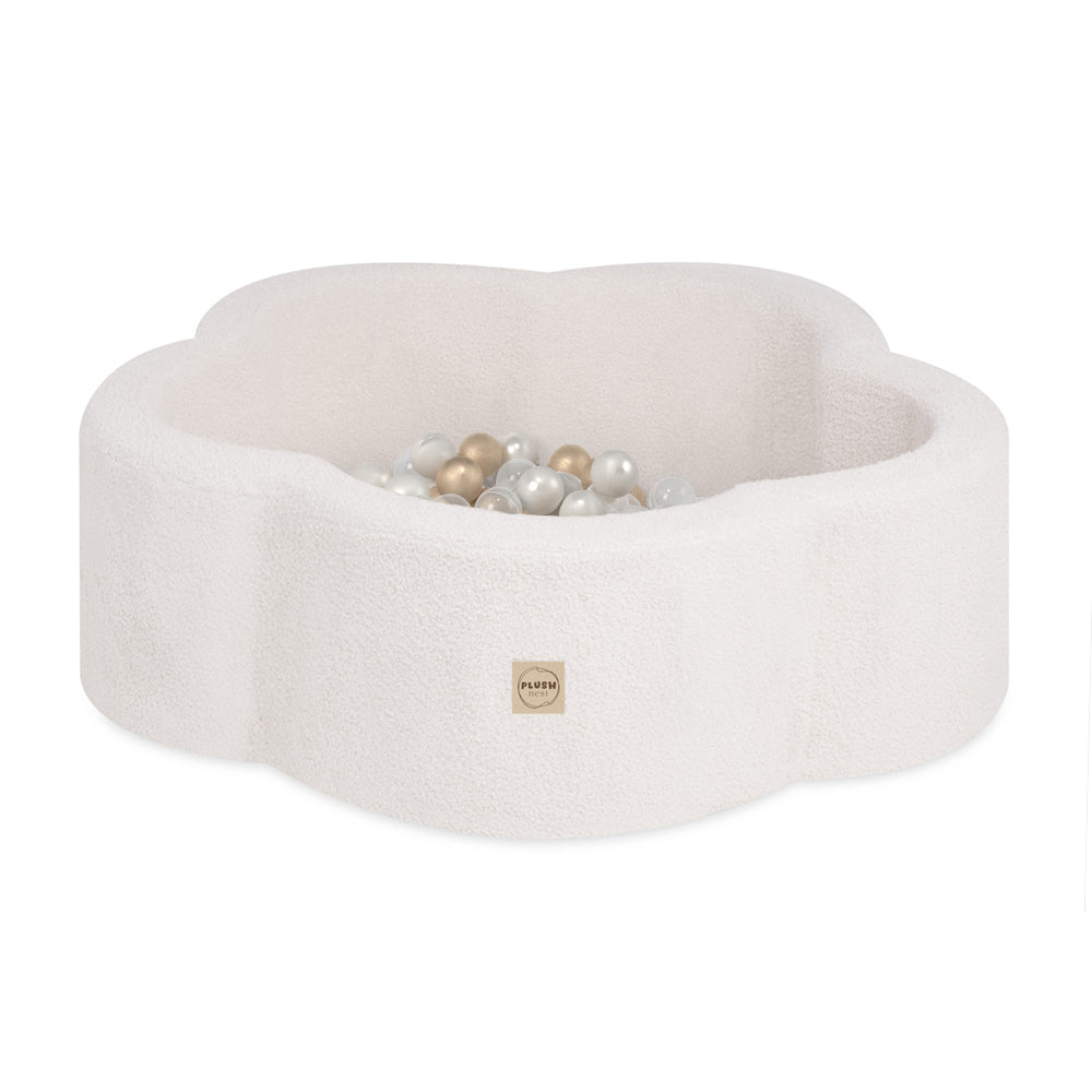 Pliušinis kamuoliukų baseinas „PLUSH NEST“, kreminis ėriuko kailio audinys – pagrindinis vaizdas