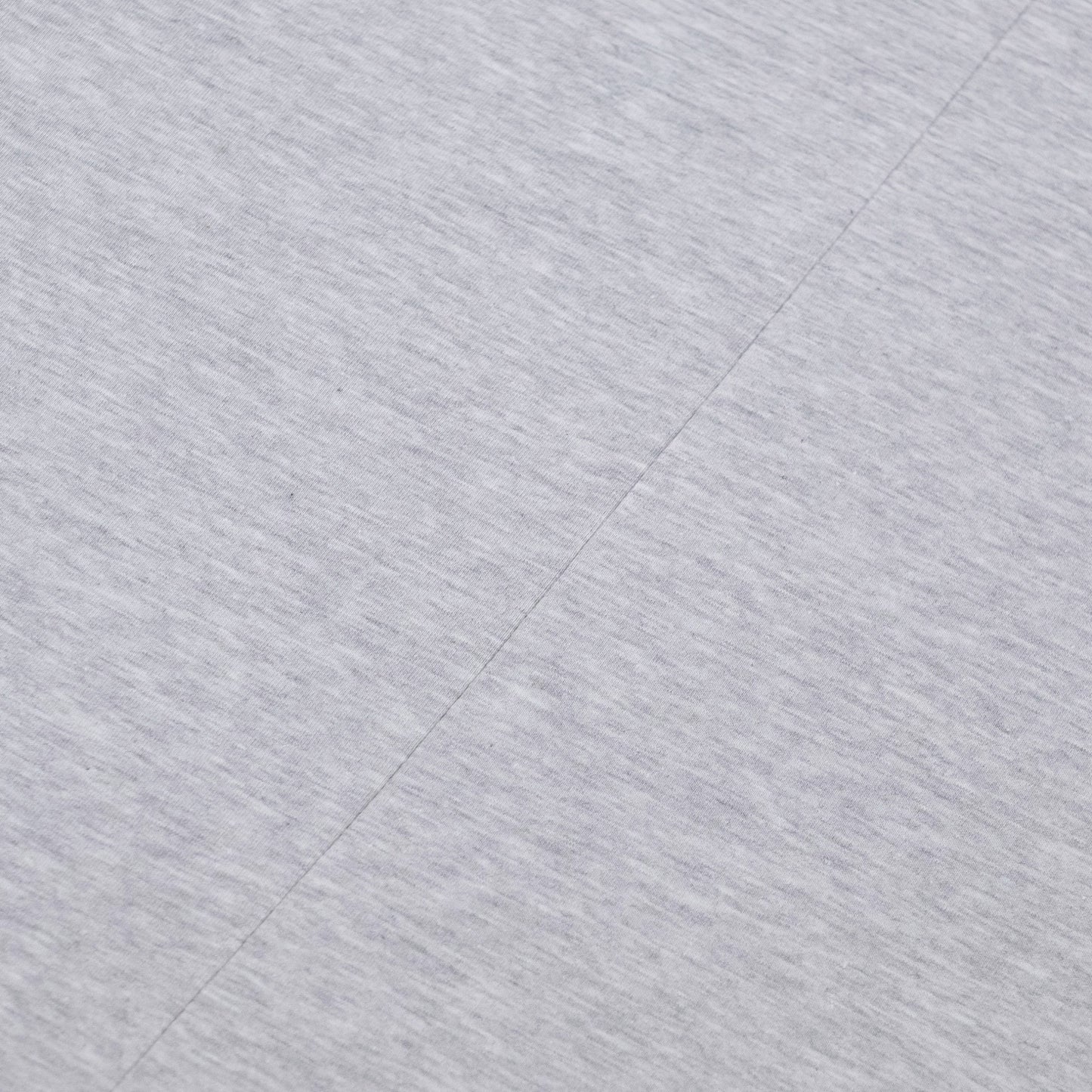 Pliušinis kamuoliukų baseinas, šviesiai pilkas su vaiku – vaizdas 4