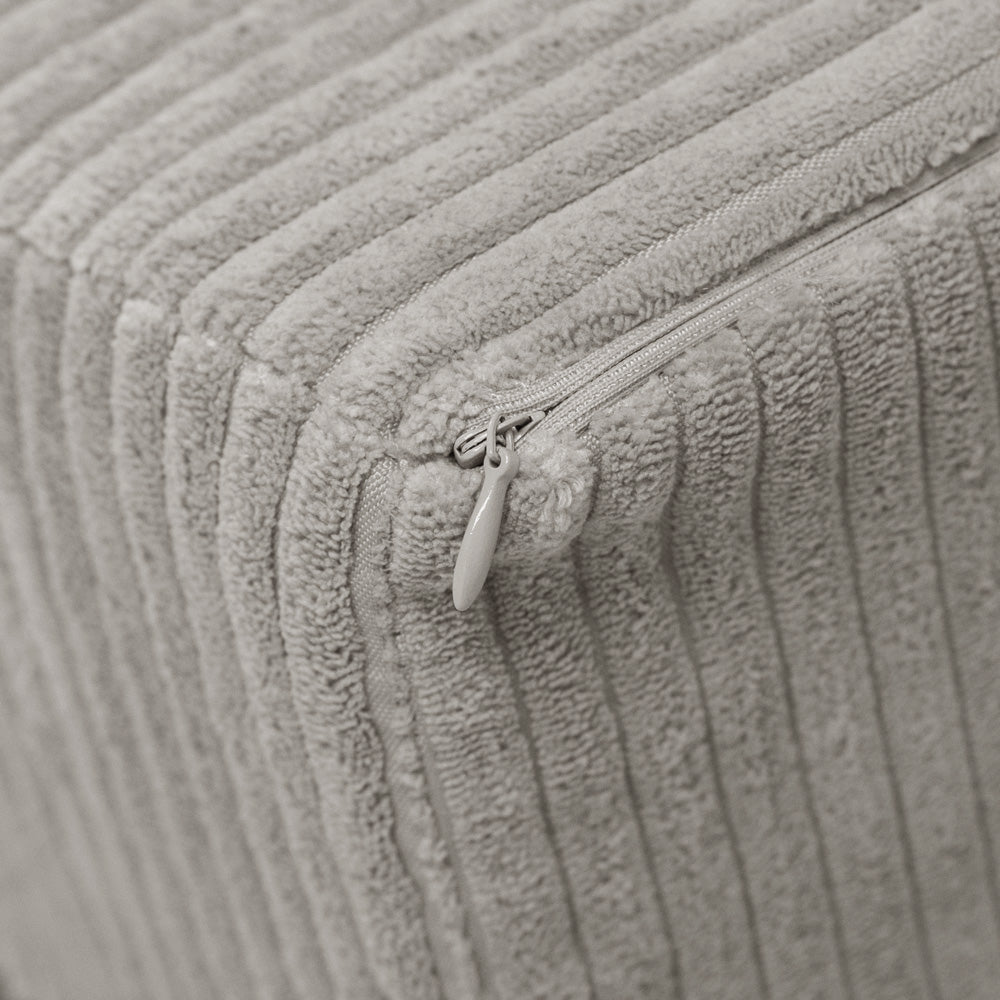 Pliušinis vaikiškas fotelis „Lizdas“, smėlio spalvos, pilnu ūgiu – vaizdas 3