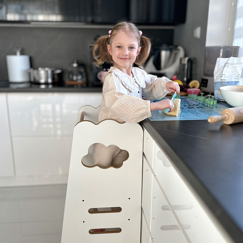 PLUSH NEST Mokomasis Virtuvės Bokštelis Debesėlis (3 Aukščio Lygiai), Baltas