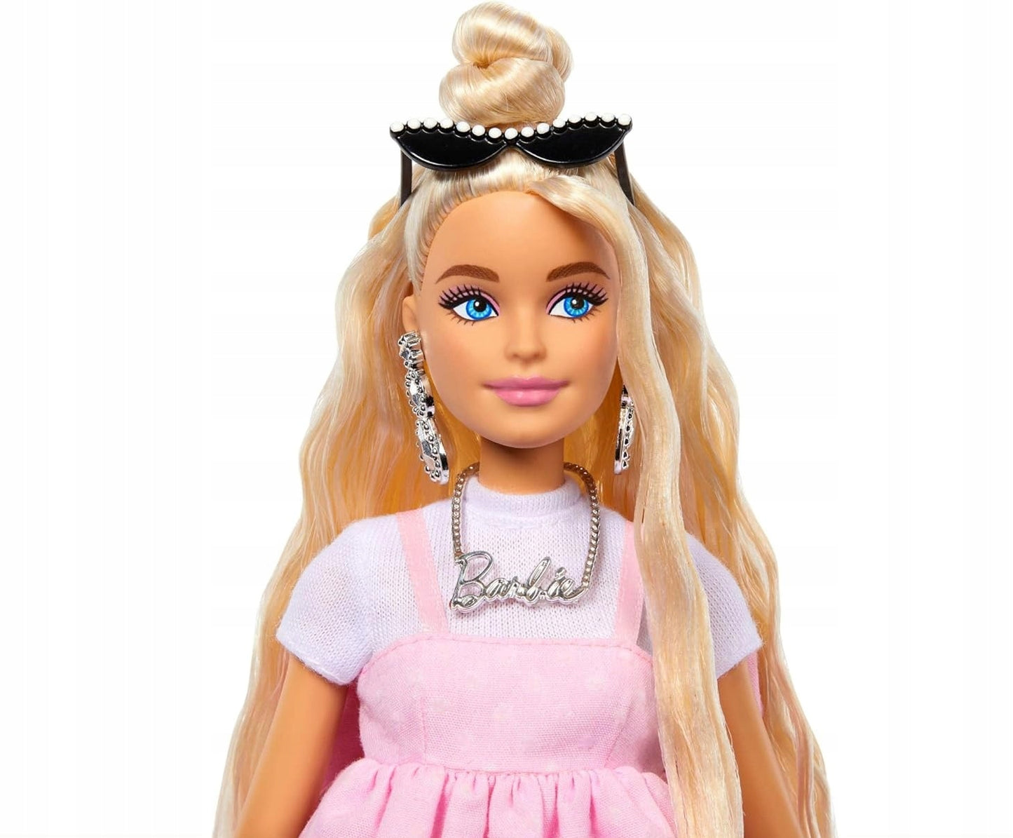 Barbie Deluxe Fashionistas lėlė šviesiais plaukais HYV27, Barbiecore stiliaus komplektas – vaizdas 4
