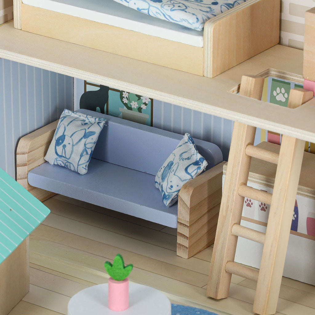 Namukas lagamine - viešbutis SPA gyvūnams su mediniais baldeliais ir figūrėlėmis