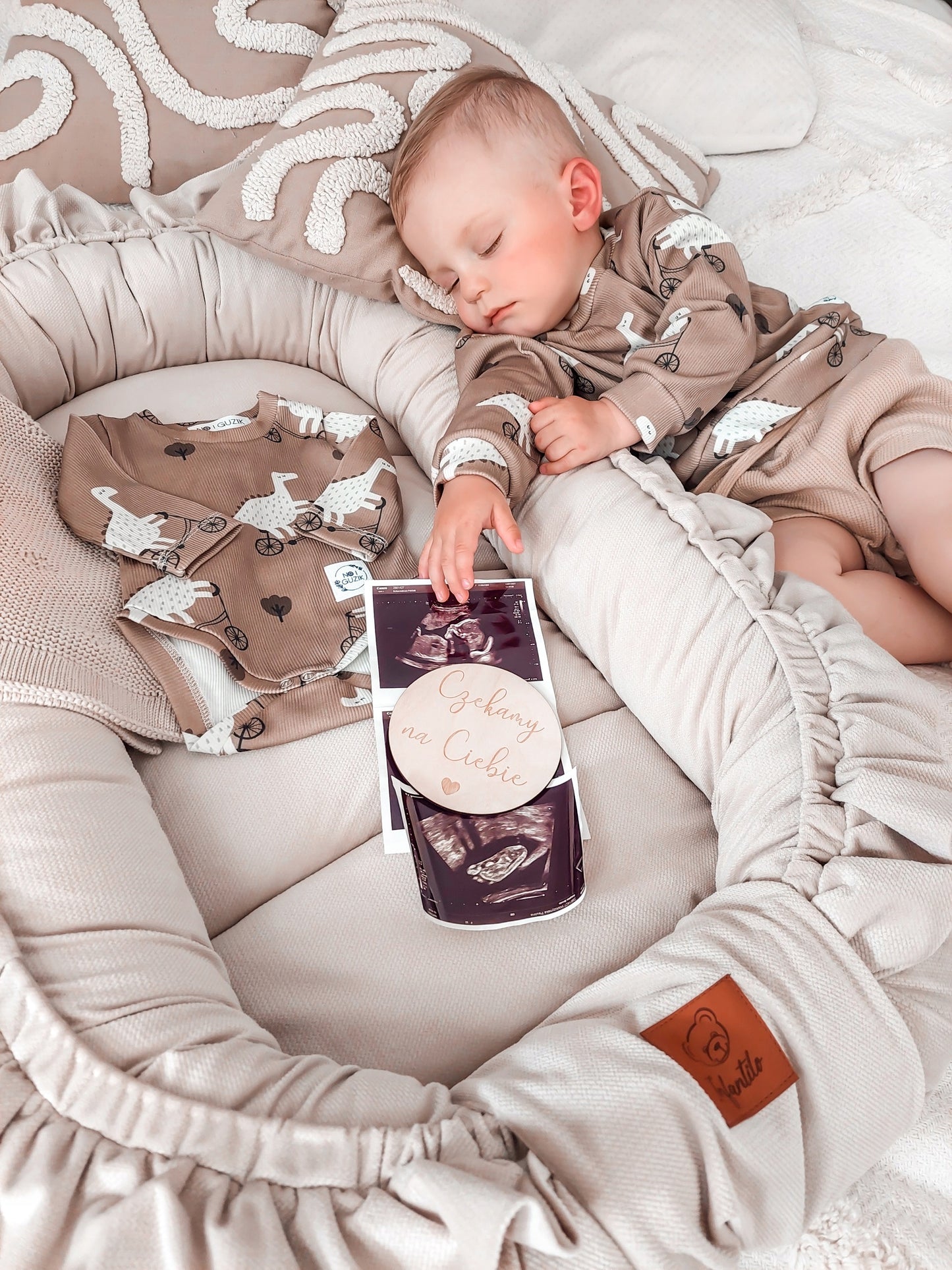 Premium Kūdikių lizdelis iš švelnaus aksominio audinio su dekoratyvine raukšle