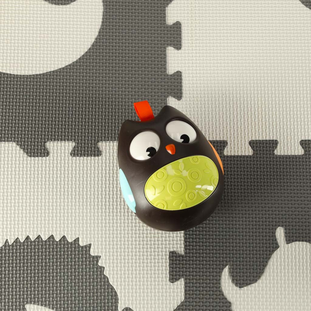 Nenuorama sensorinė sūpuojanti pelėda, juoda