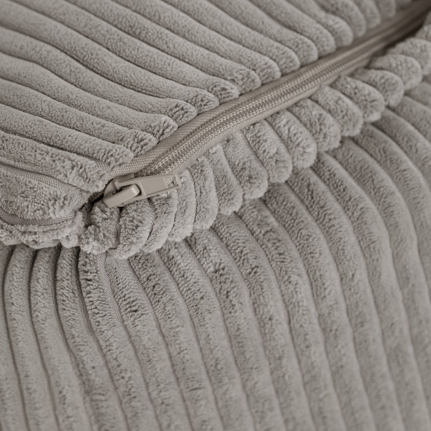 PLUSH NEST Pūkuotas Kvadratinis Vaikų Fotelis, Smėlio Spalvos – vaizdas 2