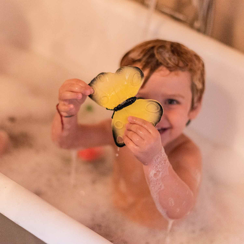 Oli&Carol natūralus dovanų rinkinys naujagimiui: 3 kramtukai – Drugelis ir dvi gėlės – vaizdas 8