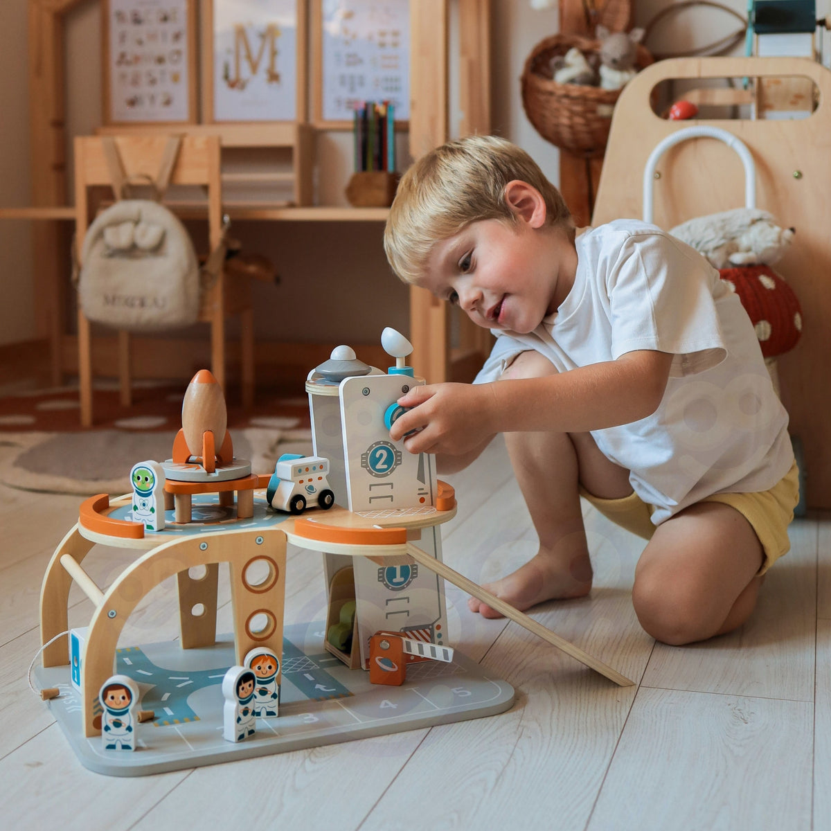TOOKY TOY Medinė Kosminė Parkavimo Stotelė su Rakete