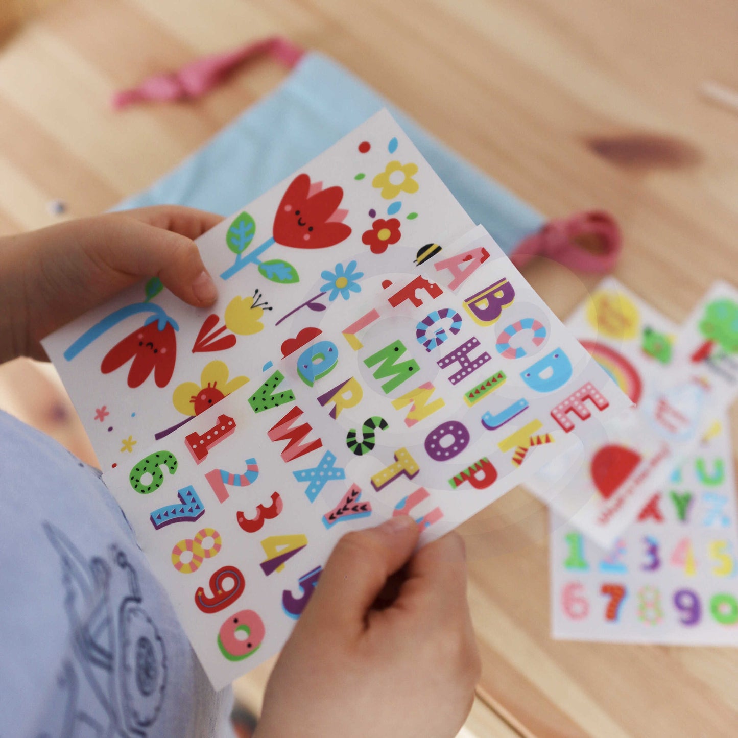 WOOPIE ART&FUN Kūrybinis rinkinys „Pasidaryk pats“: Rankinės / maišelio dekoravimas su lipdukais – vaizdas 4