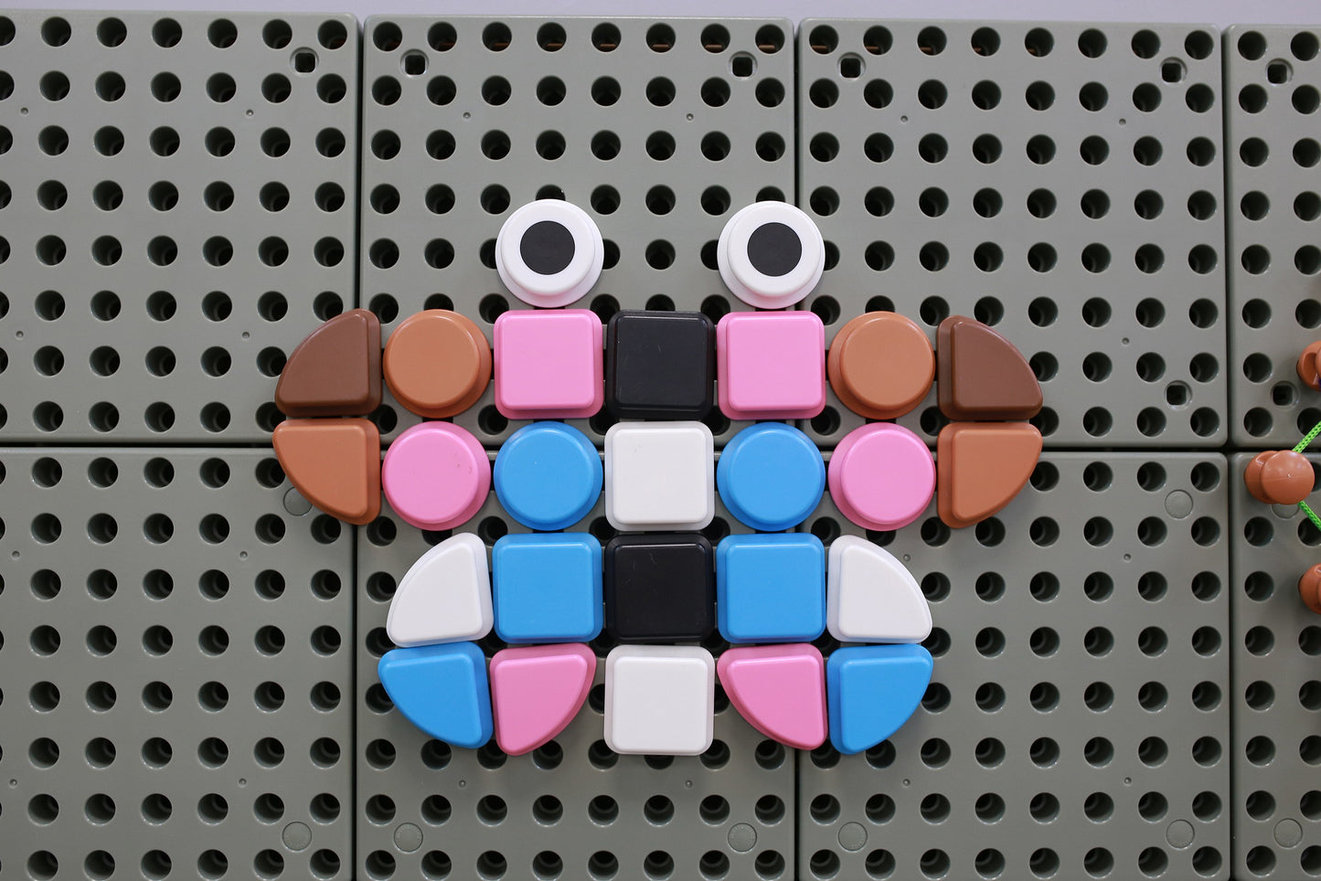 MASTERKIDZ Geometriniai elementai STEM lentai 256 vnt. 8 spalvos