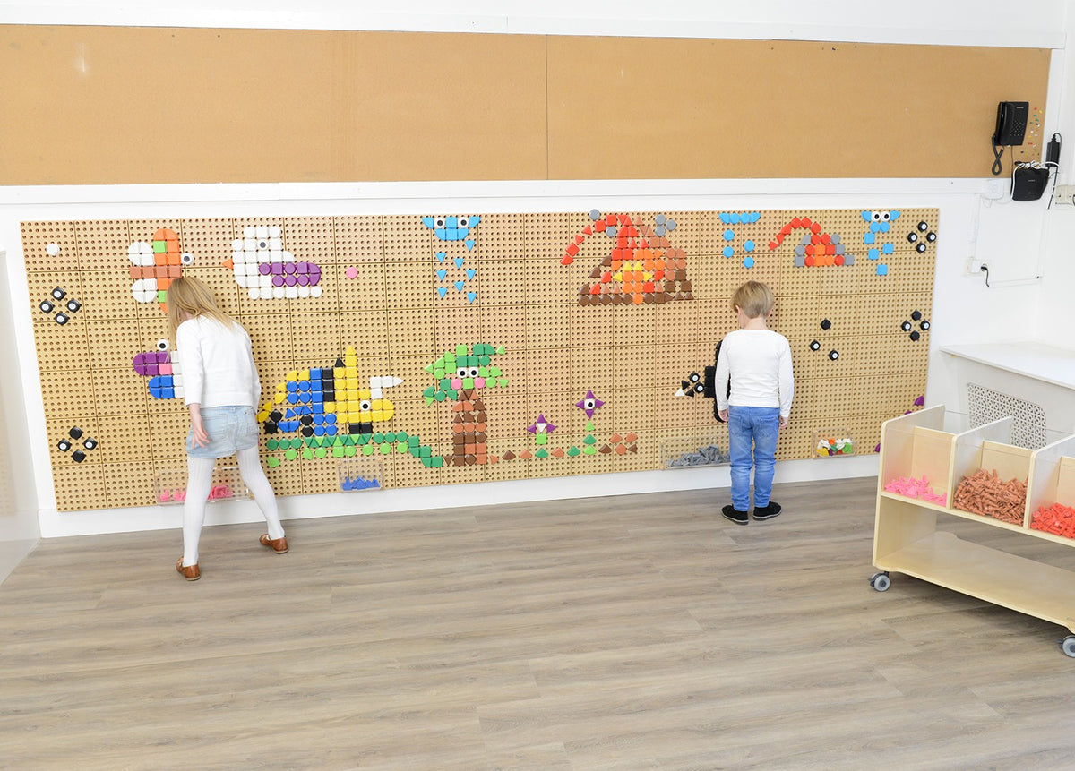 MASTERKIDZ 64 geometrinių formų kaladėlių STEM lentoms