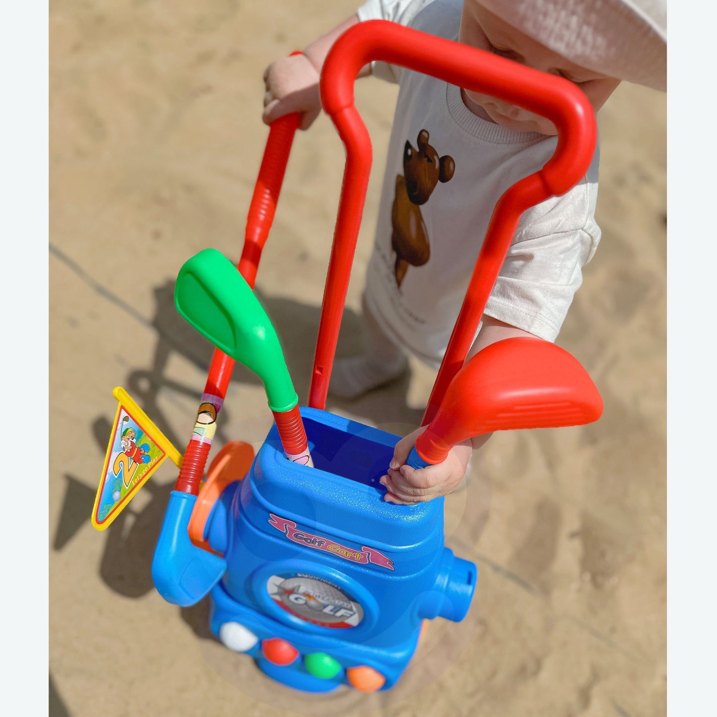 Vaikas, žaidžiantis golfą su WOOPIE rinkiniu – vaizdas 3