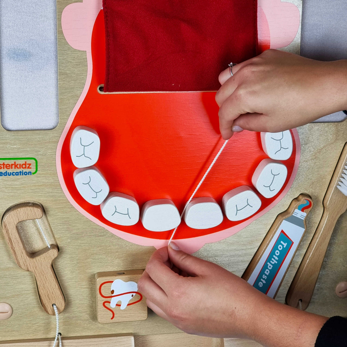 MASTERKIDZ Burnos higienos Montessori sieninė lenta