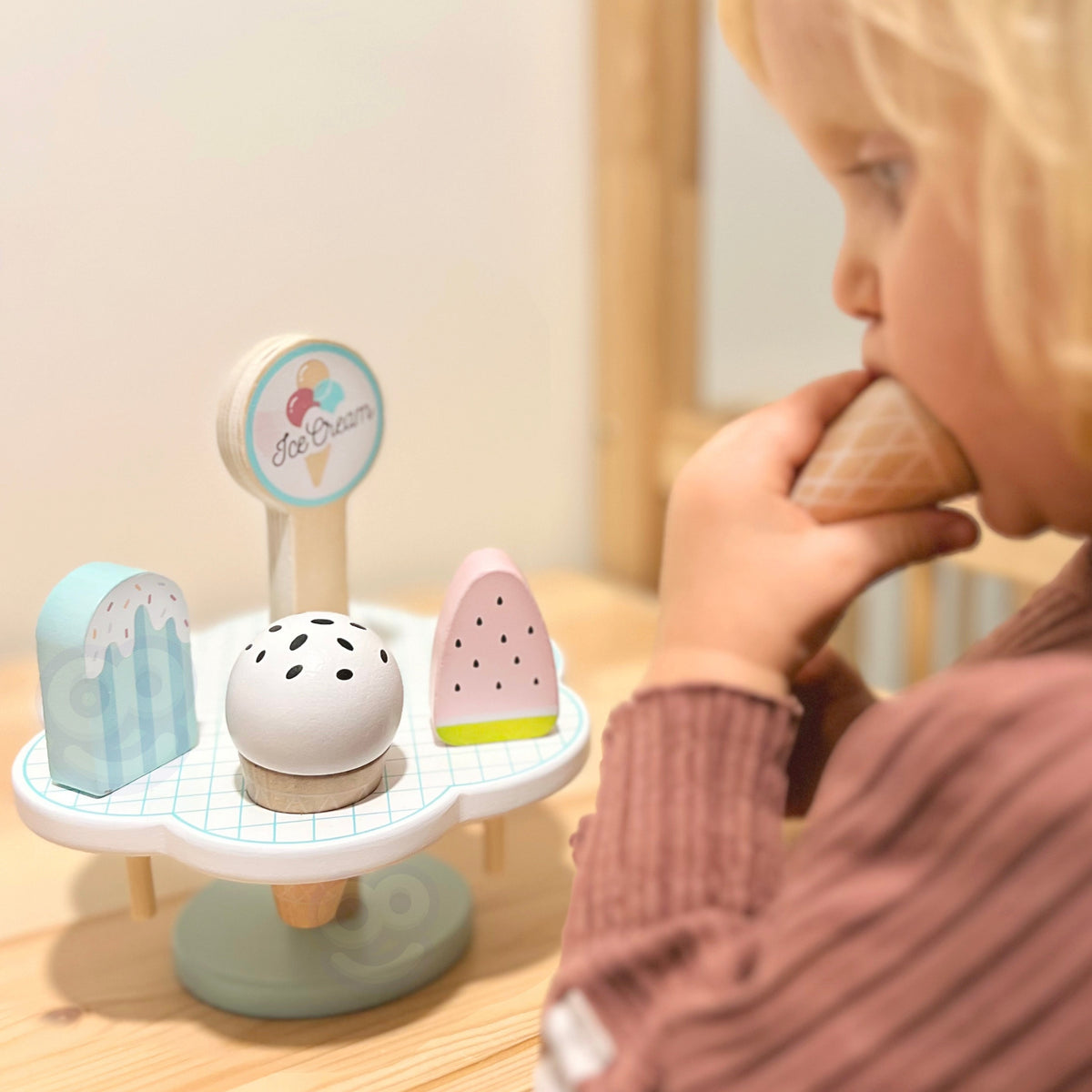 TOOKY TOY Medinis magnetinis ledų rinkinys su stovu