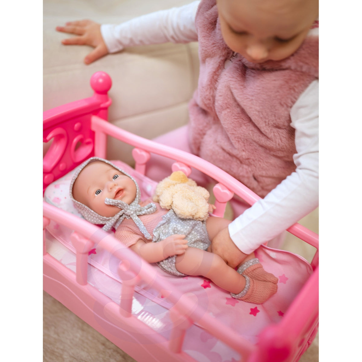 WOOPIE ROYAL Kūdikėlio lėlė 36 cm meškiuko kostiumėlyje su maitinimo priedais