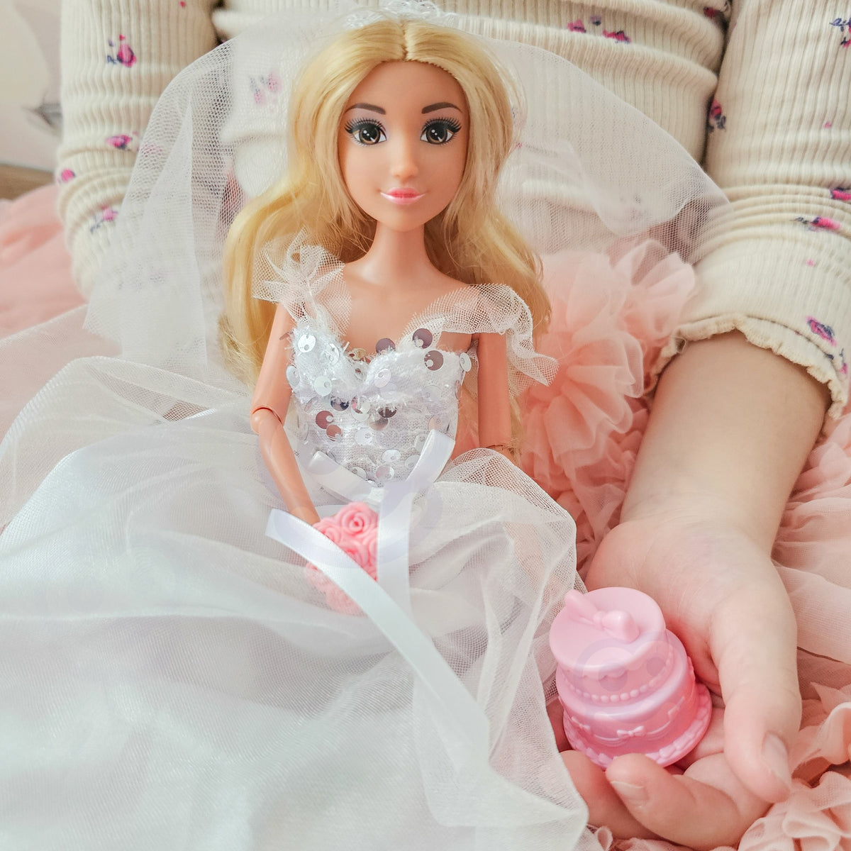 WOOPIE ROYAL Lėlė Lily 30cm Nuotakos Vestuvinė Suknelė su Priedais