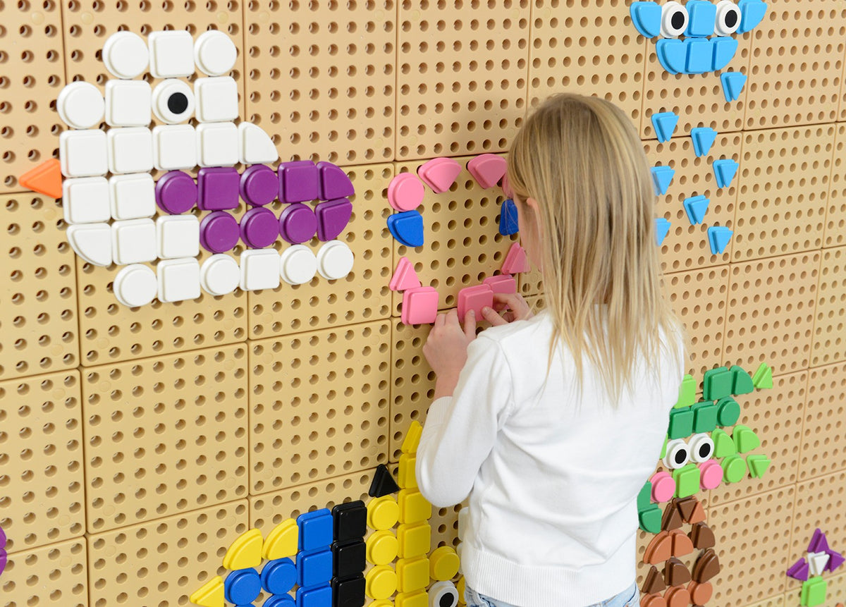 MASTERKIDZ 64 geometrinių formų kaladėlių STEM lentoms