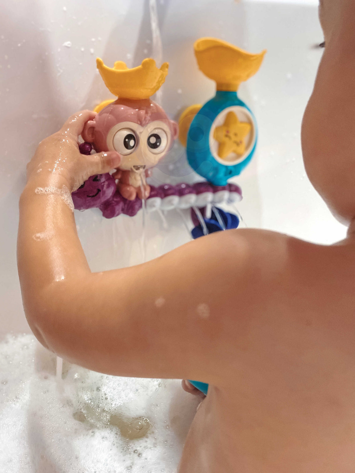 WOOPIE BABY Beždžionėlė – Vandens Žaislas su Puodeliu