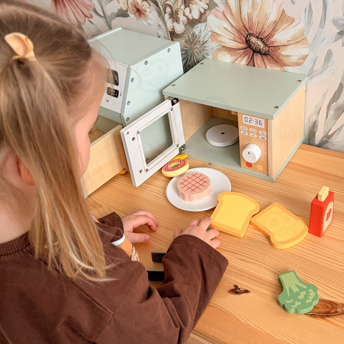 TOOKY TOY Medinė Mikrobangų Krosnelė su Maisto Rinkiniu