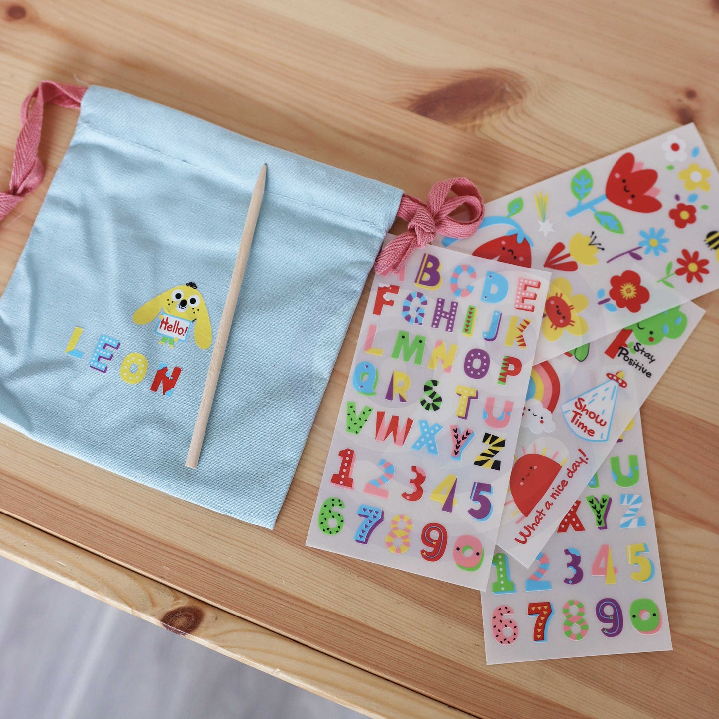 WOOPIE ART&FUN Kūrybinis rinkinys „Pasidaryk pats“: Rankinės / maišelio dekoravimas su lipdukais – pagrindinis vaizdas