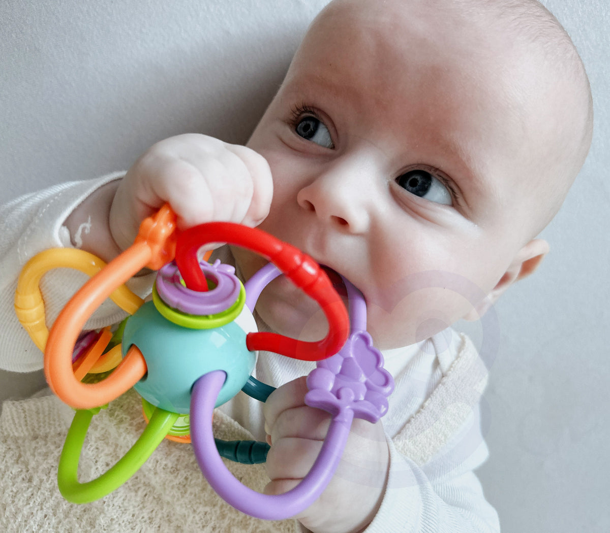 Woopie Baby sensorinis žaislas barškutis-kramtukas 2in1