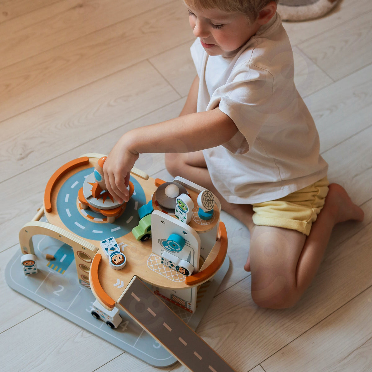 TOOKY TOY Medinė Kosminė Parkavimo Stotelė su Rakete