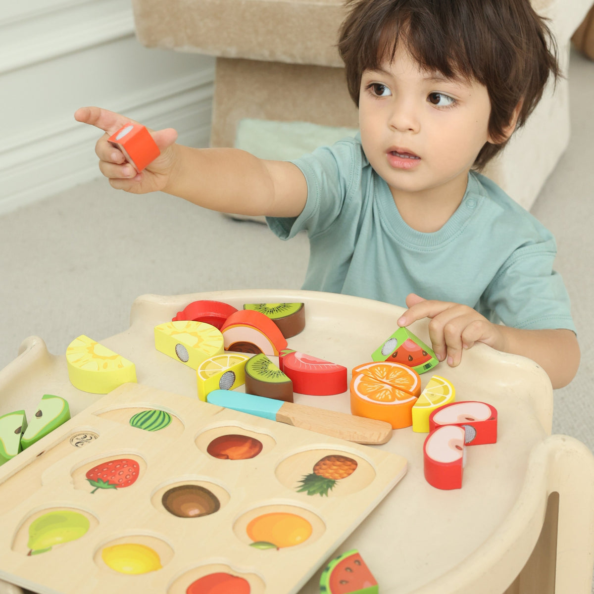 CLASSIC WORLD Montessori vaisių pjaustymo rinkinys 20 vnt.