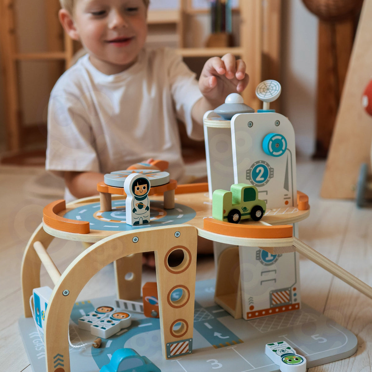 TOOKY TOY Medinė Kosminė Parkavimo Stotelė su Rakete