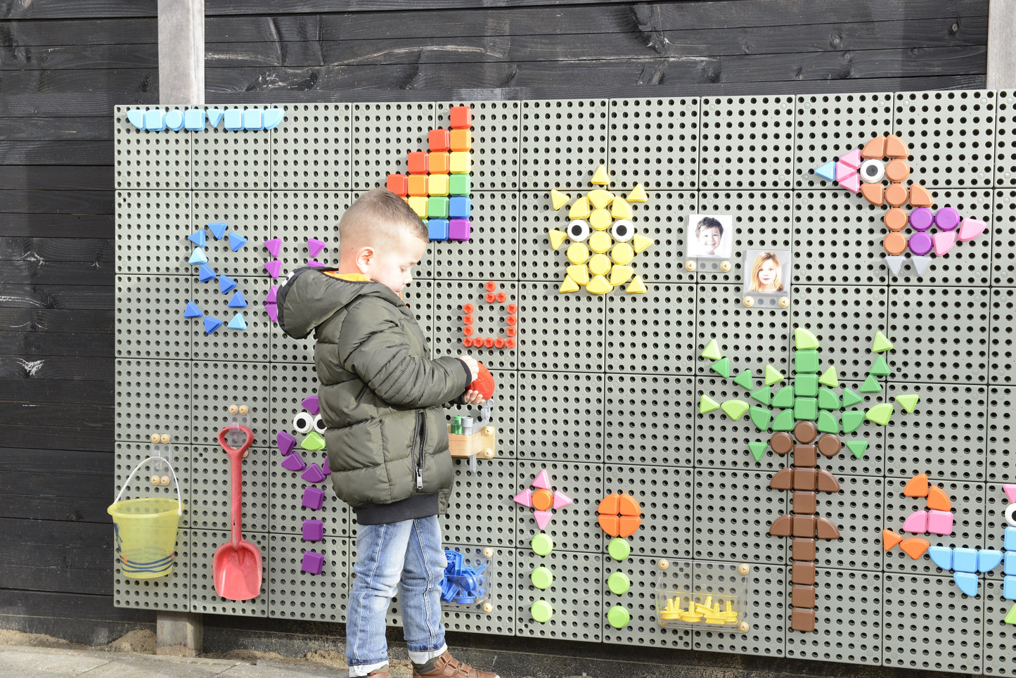 MASTERKIDZ 64 geometrinių kaištelių rinkinys STEM lentoms
