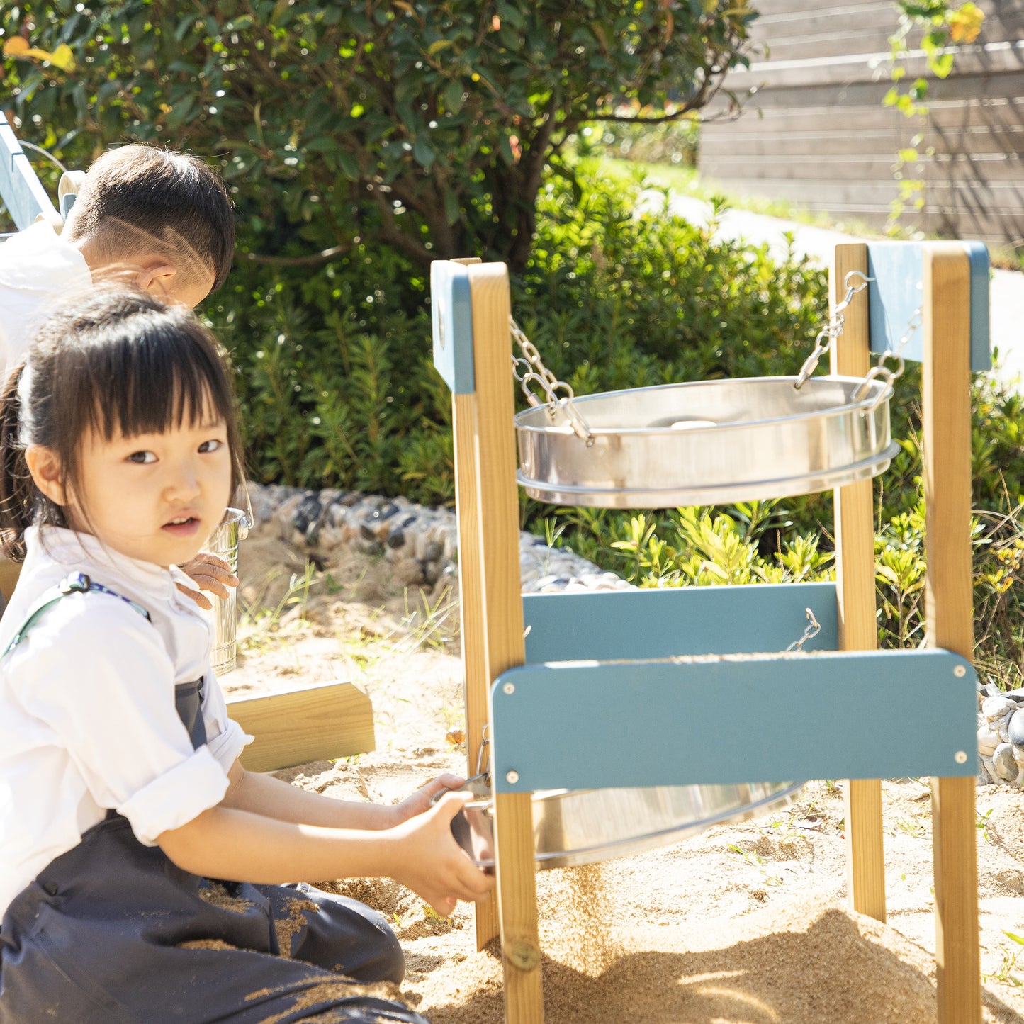CLASSIC WORLD EDU Dvigubas medinis sietas žaidimams smėlyje – vaizdas 7