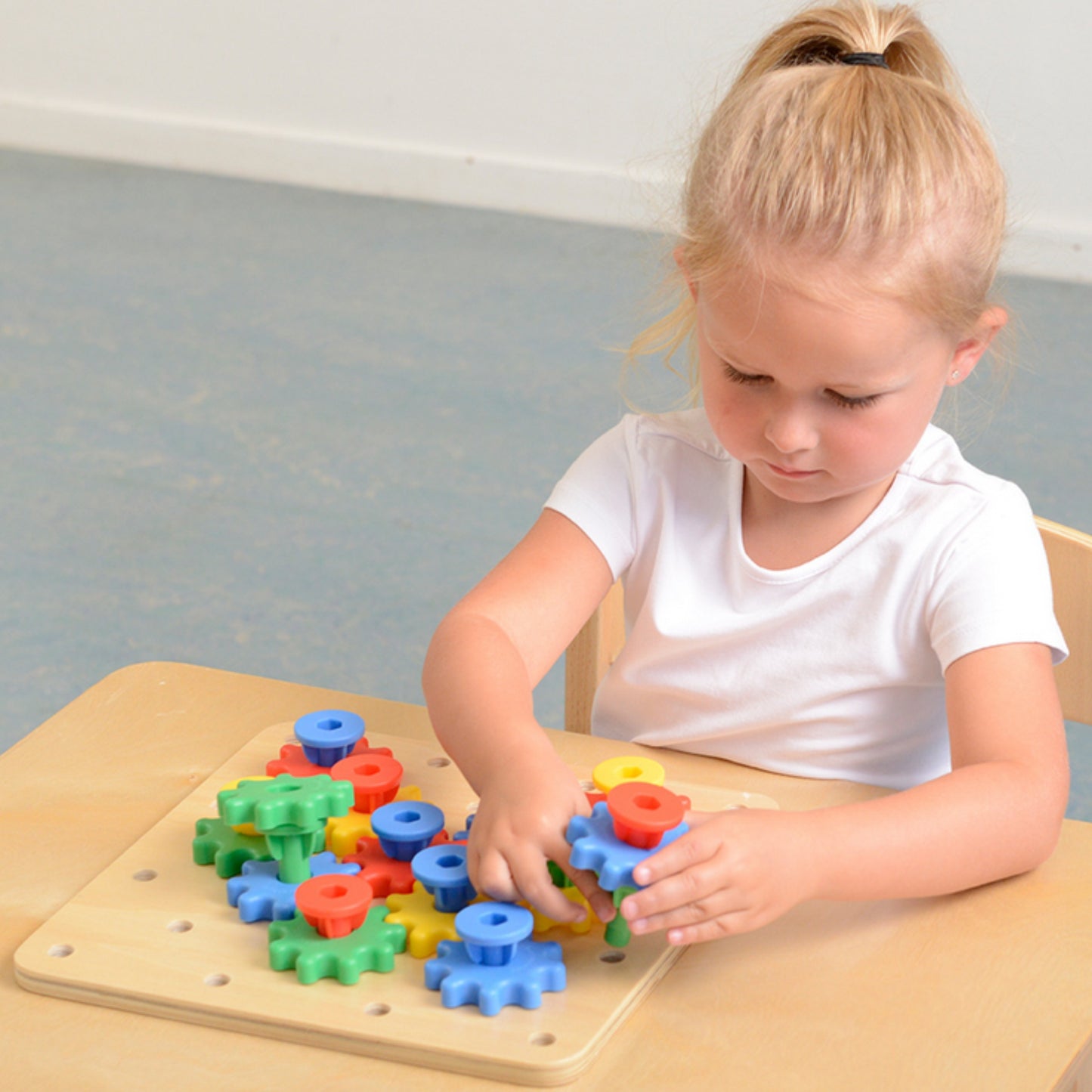 MASTERKIDZ Montessori krumpliaračių mechanizmo lentelė – konstruktorius