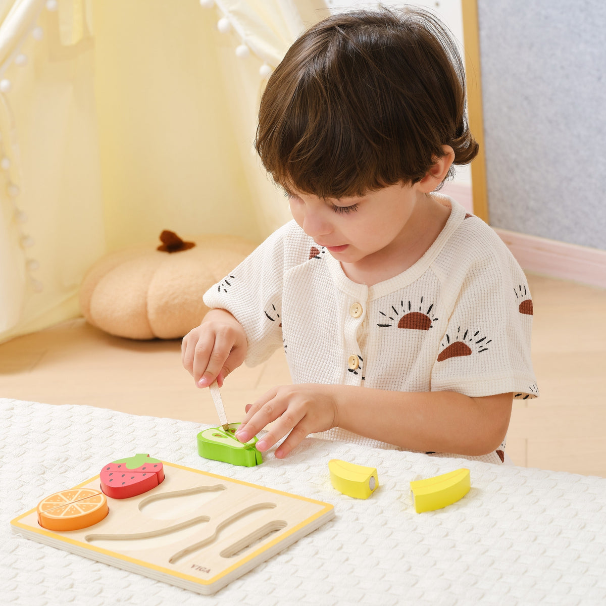 VIGA Medinė Montessori dėlionė – Pjaustomi vaisiai
