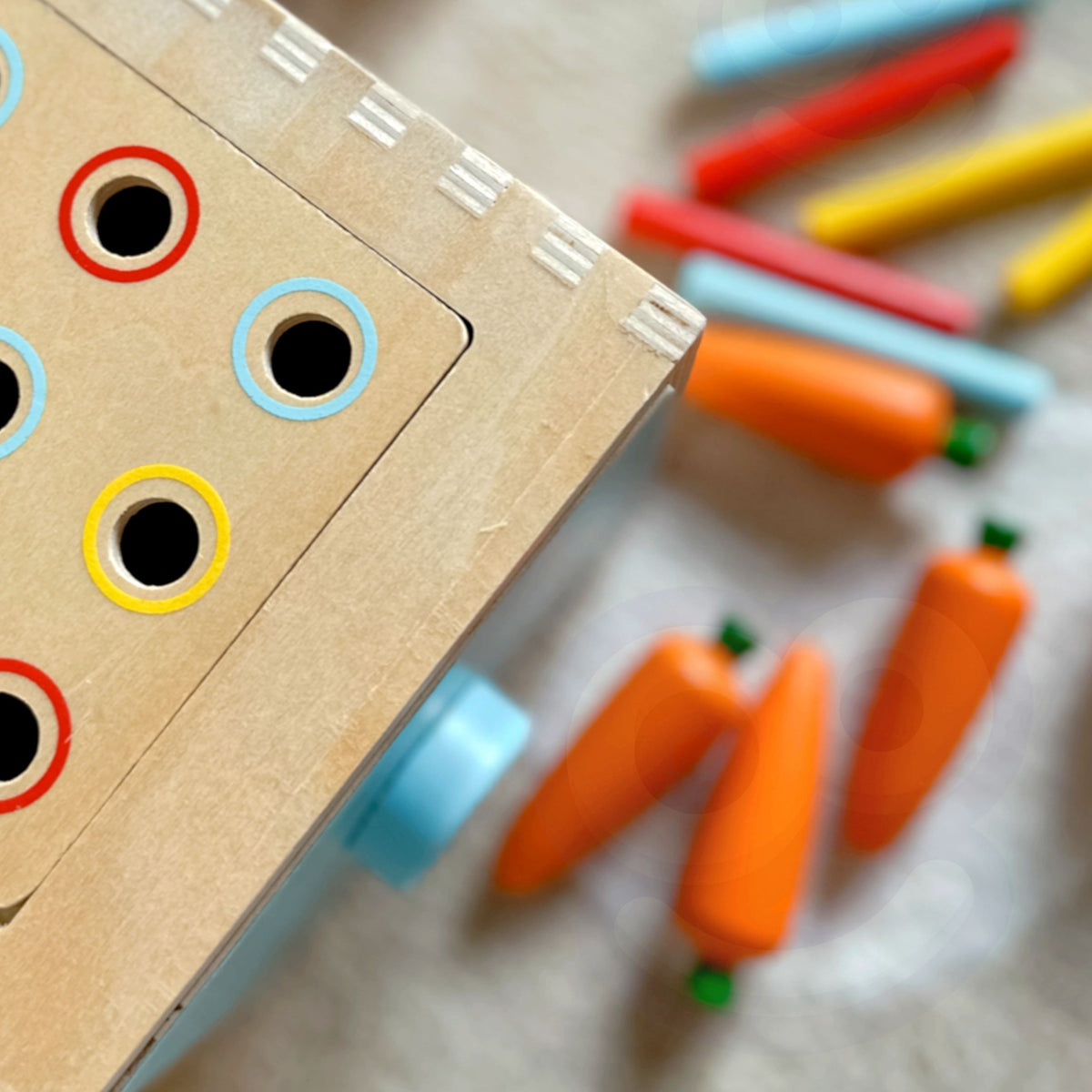WOOPIE Medinė lavinamoji dėžutė 4in1 Montessori rūšiuoklis su morkytėmis