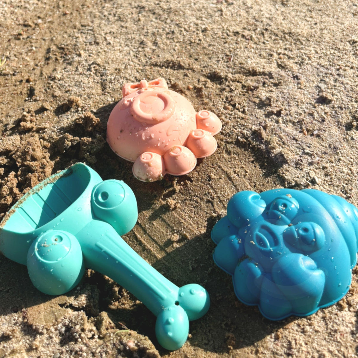 WOOPIE 3in1 Lagaminas-Smėlio Rinkinys Karvutė su Vandens Malūnu