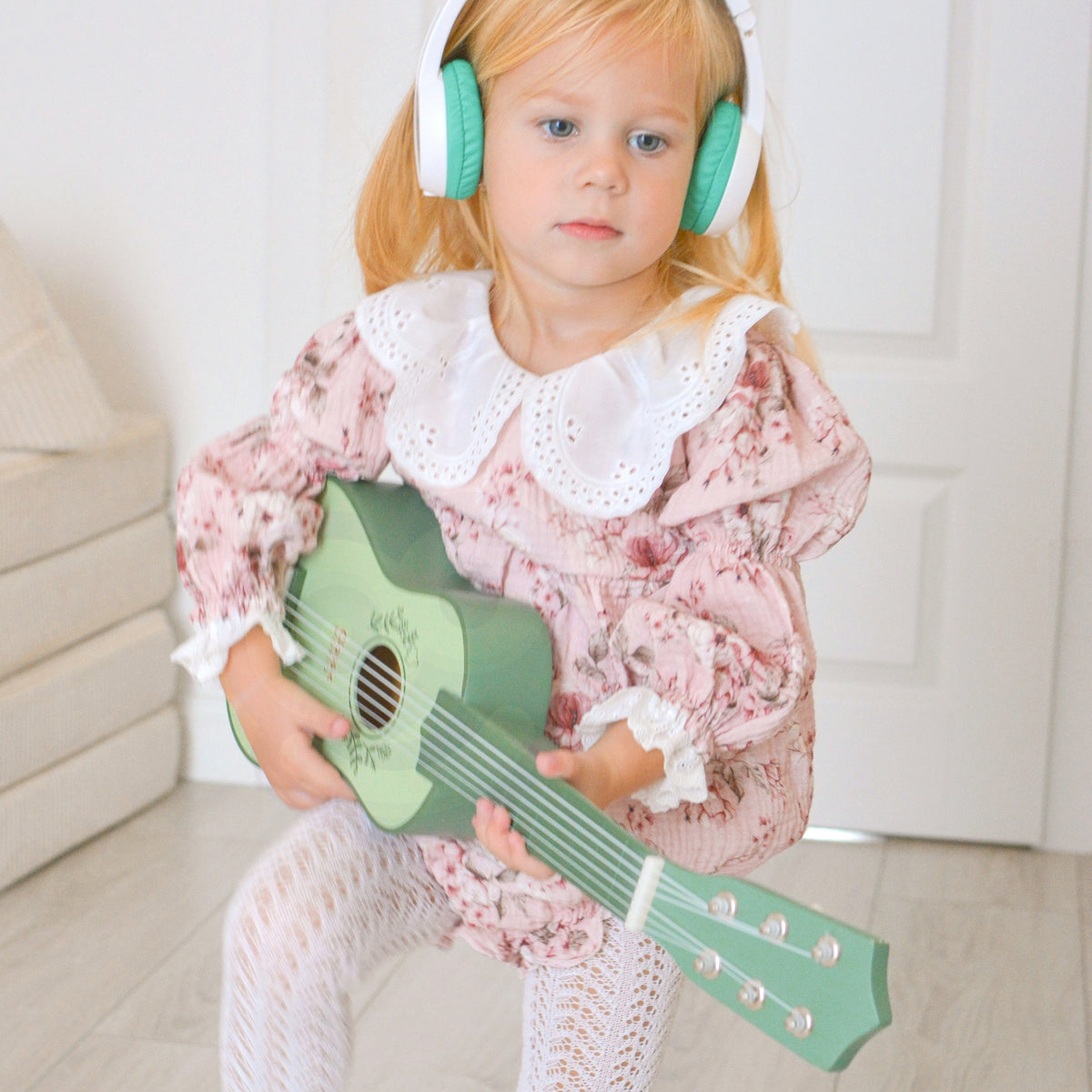 CLASSIC WORLD Medinė Vintažinė Gitara Vaikams 3+