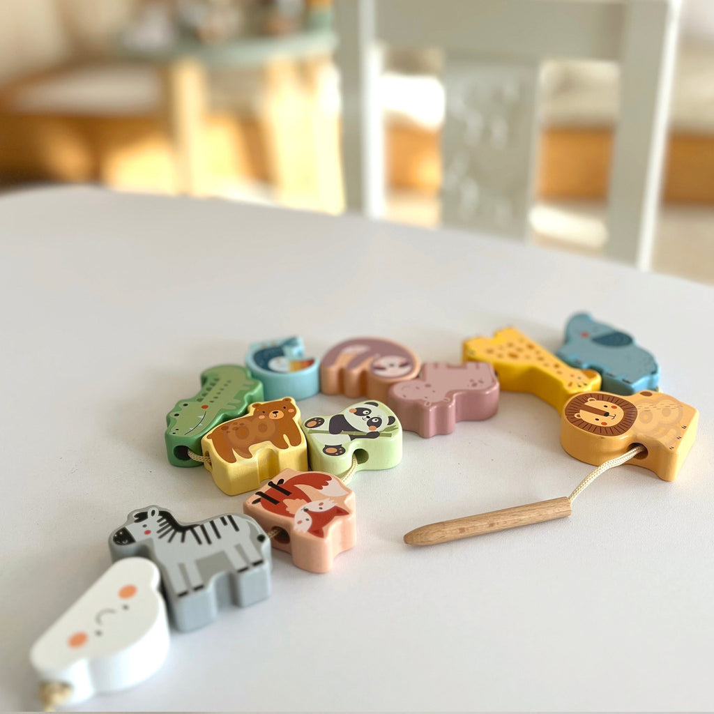 WOOPIE GREEN Medinis vėrimo žaidimas ZOO Montessori 13 dalių