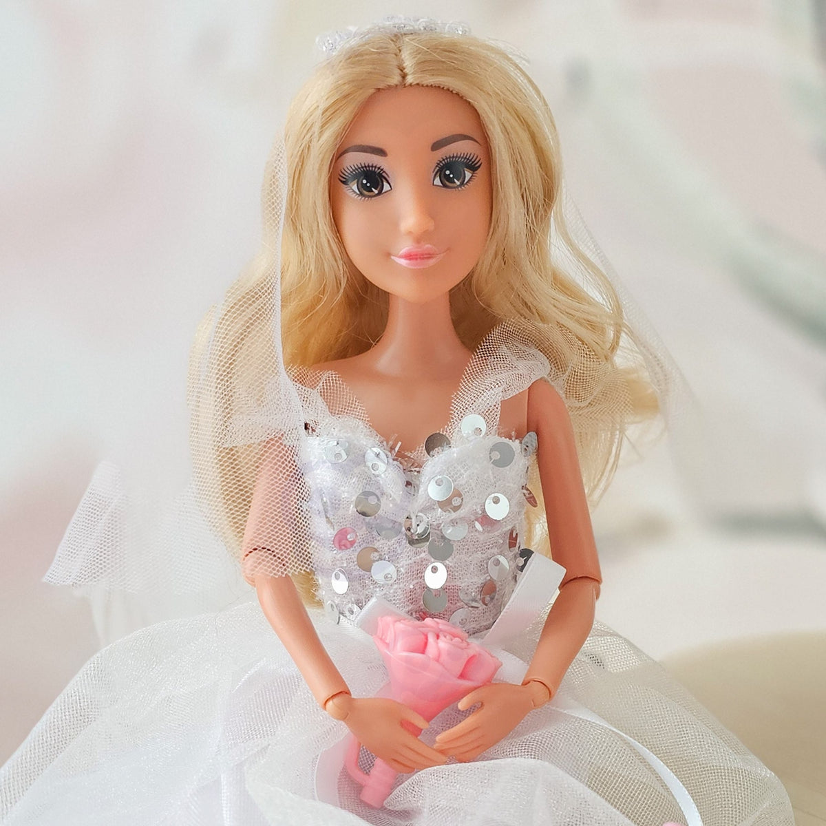 WOOPIE ROYAL Lėlė Lily 30cm Nuotakos Vestuvinė Suknelė su Priedais