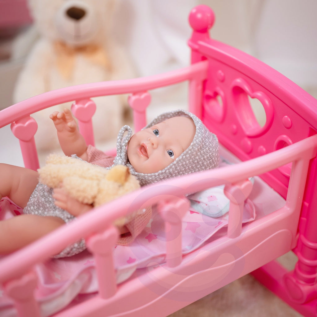 WOOPIE ROYAL Kūdikėlio lėlė 36 cm meškiuko kostiumėlyje su maitinimo priedais