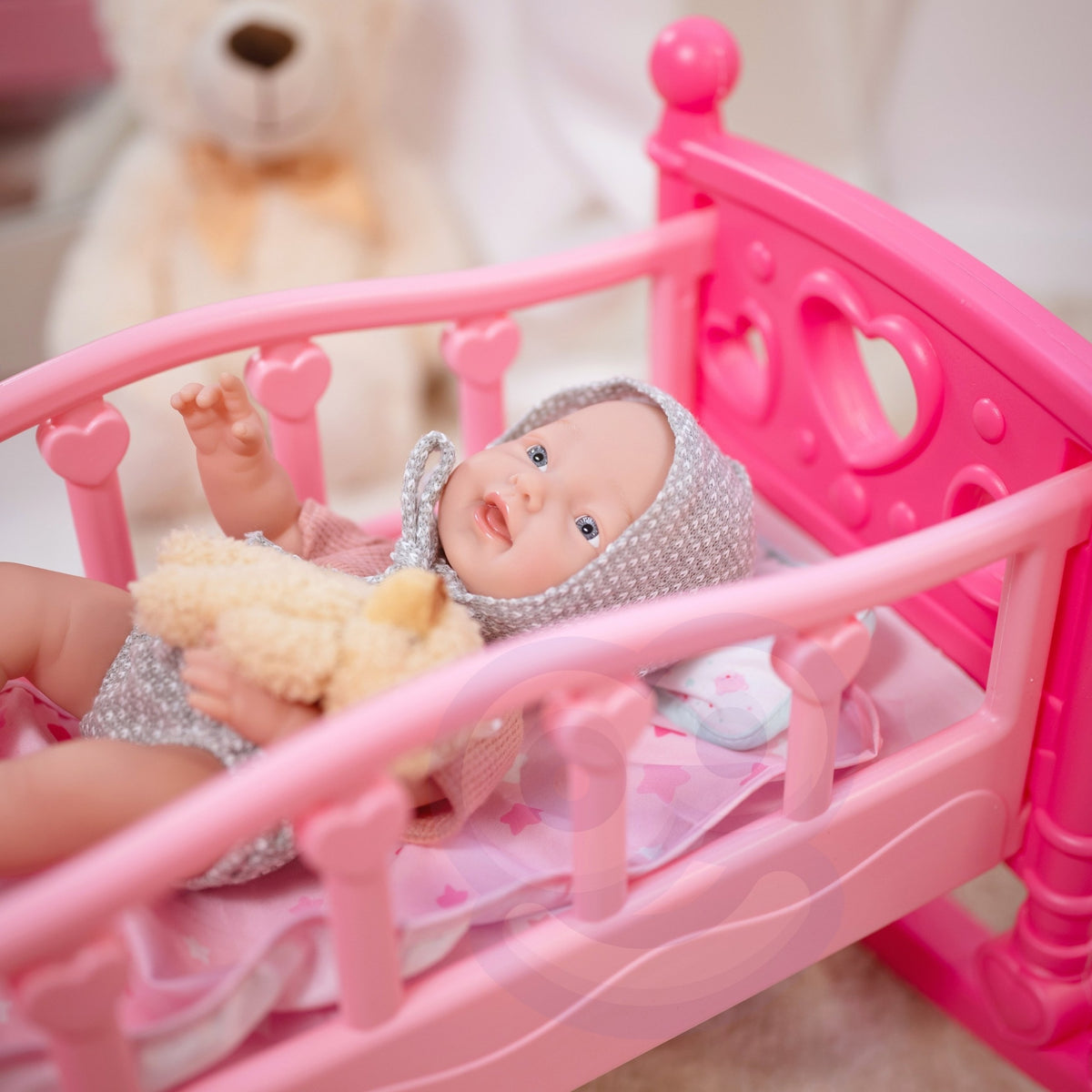 WOOPIE ROYAL Kūdikėlio lėlė 36 cm meškiuko kostiumėlyje su maitinimo priedais