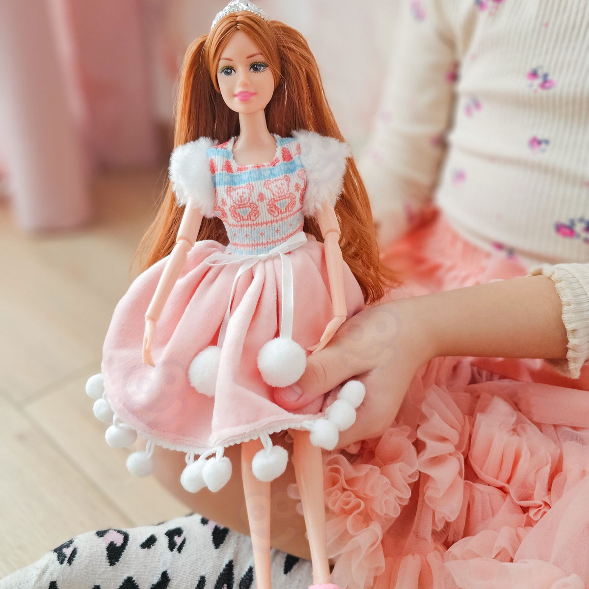 WOOPIE ROYAL Lėlė Emi Gimtadienio Princesė su meškiuku ir priedais