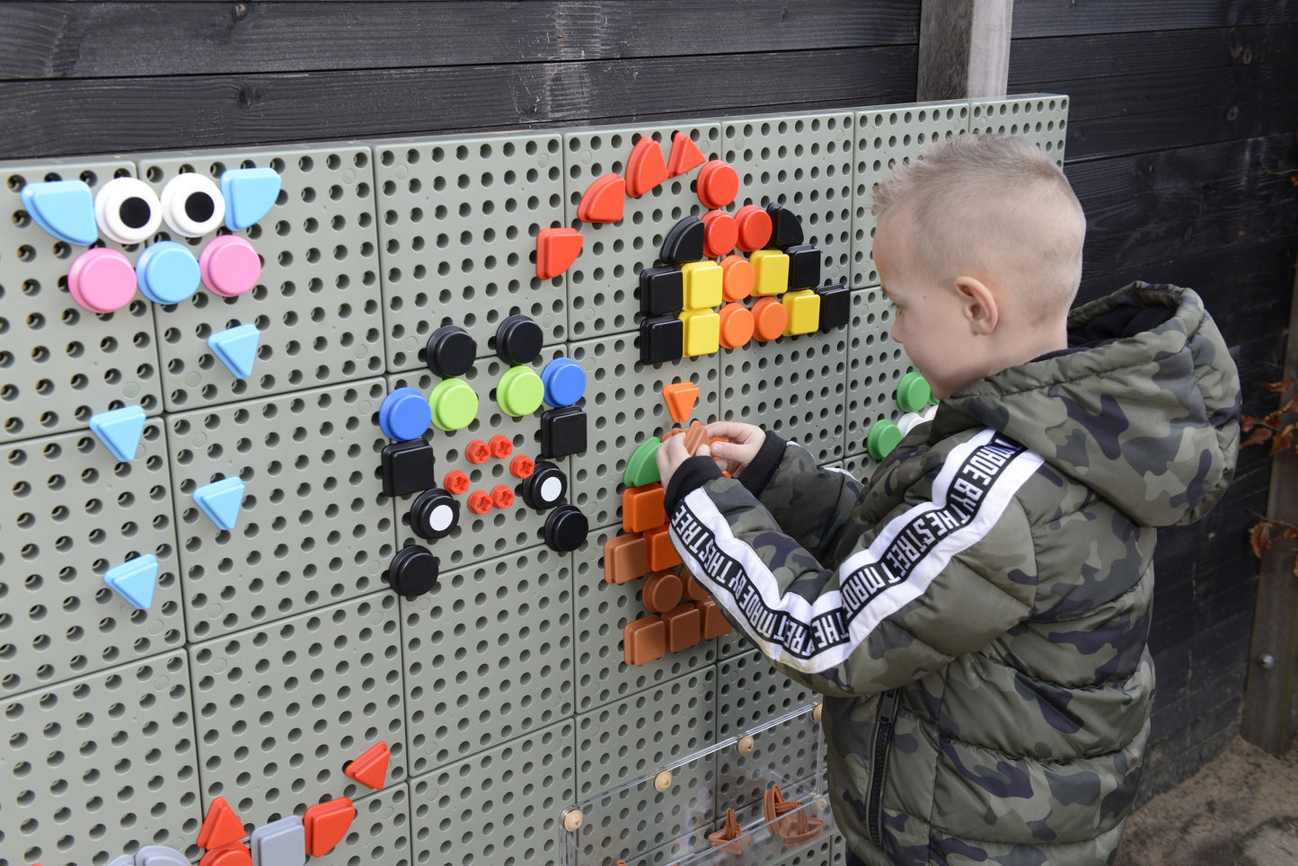 MASTERKIDZ 64 geometrinių kaištelių rinkinys STEM lentoms