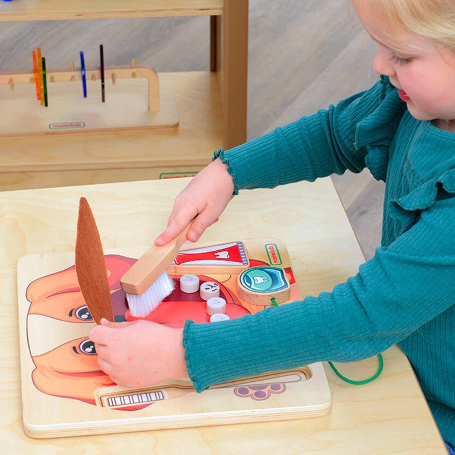 MASTERKIDZ Montessori medinė lenta – burnos higienos mokymasis su šuniuku