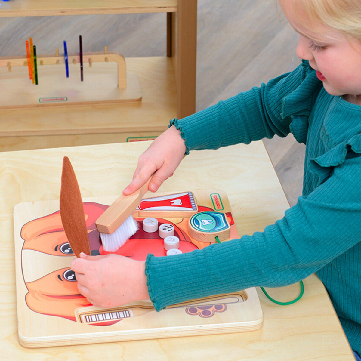 MASTERKIDZ Montessori medinė lenta – burnos higienos mokymasis su šuniuku