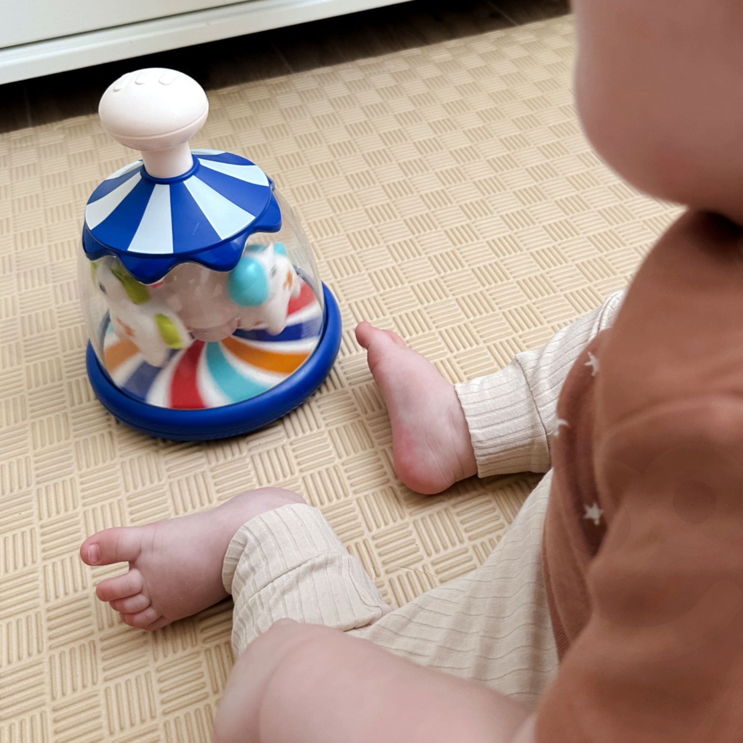 WOOPIE BABY Mėlynas sukutis-karuselė su spalvotais arkliukais – vaizdas 3