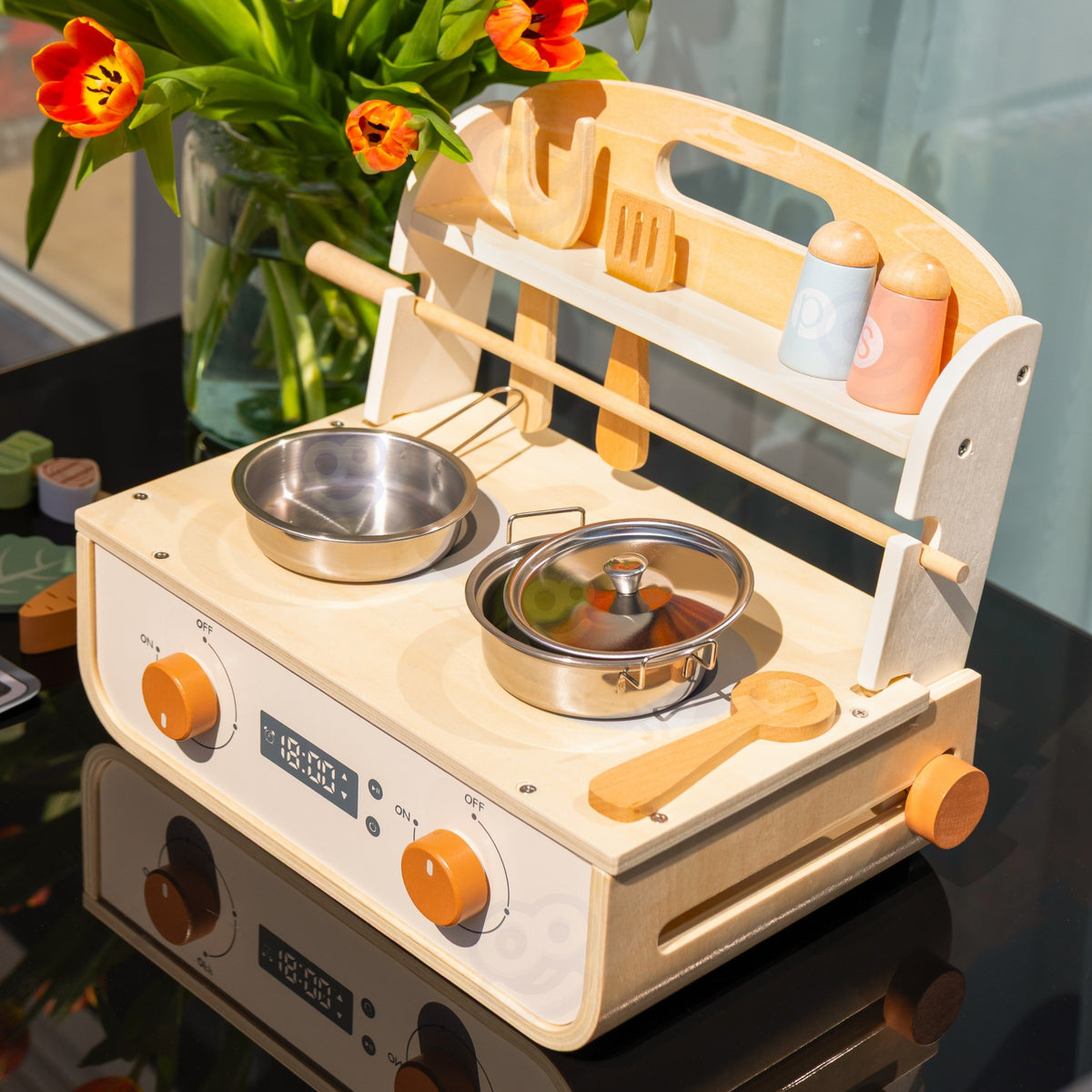 TOOKY TOY Medinė Virtuvėlė su Grilu ir Priedais