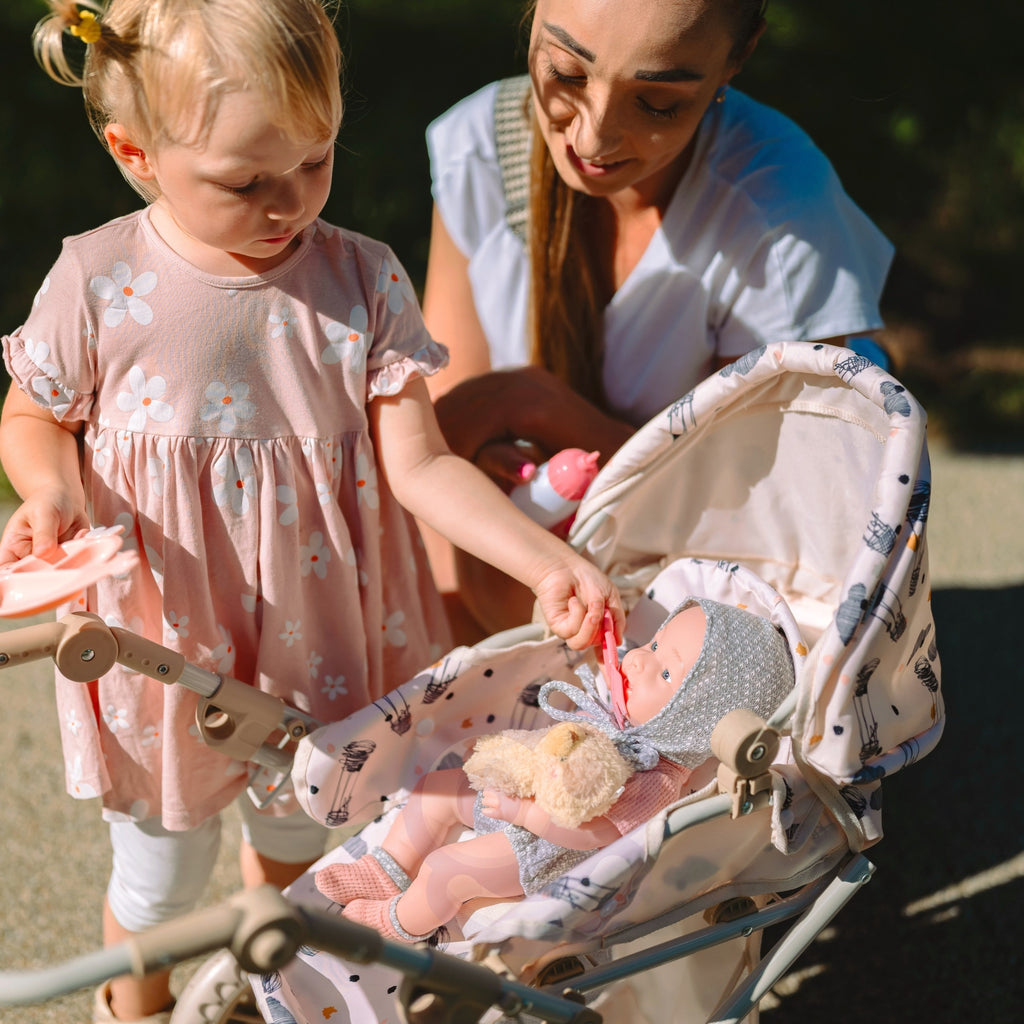 WOOPIE ROYAL Kūdikėlio lėlė 36 cm meškiuko kostiumėlyje su maitinimo priedais