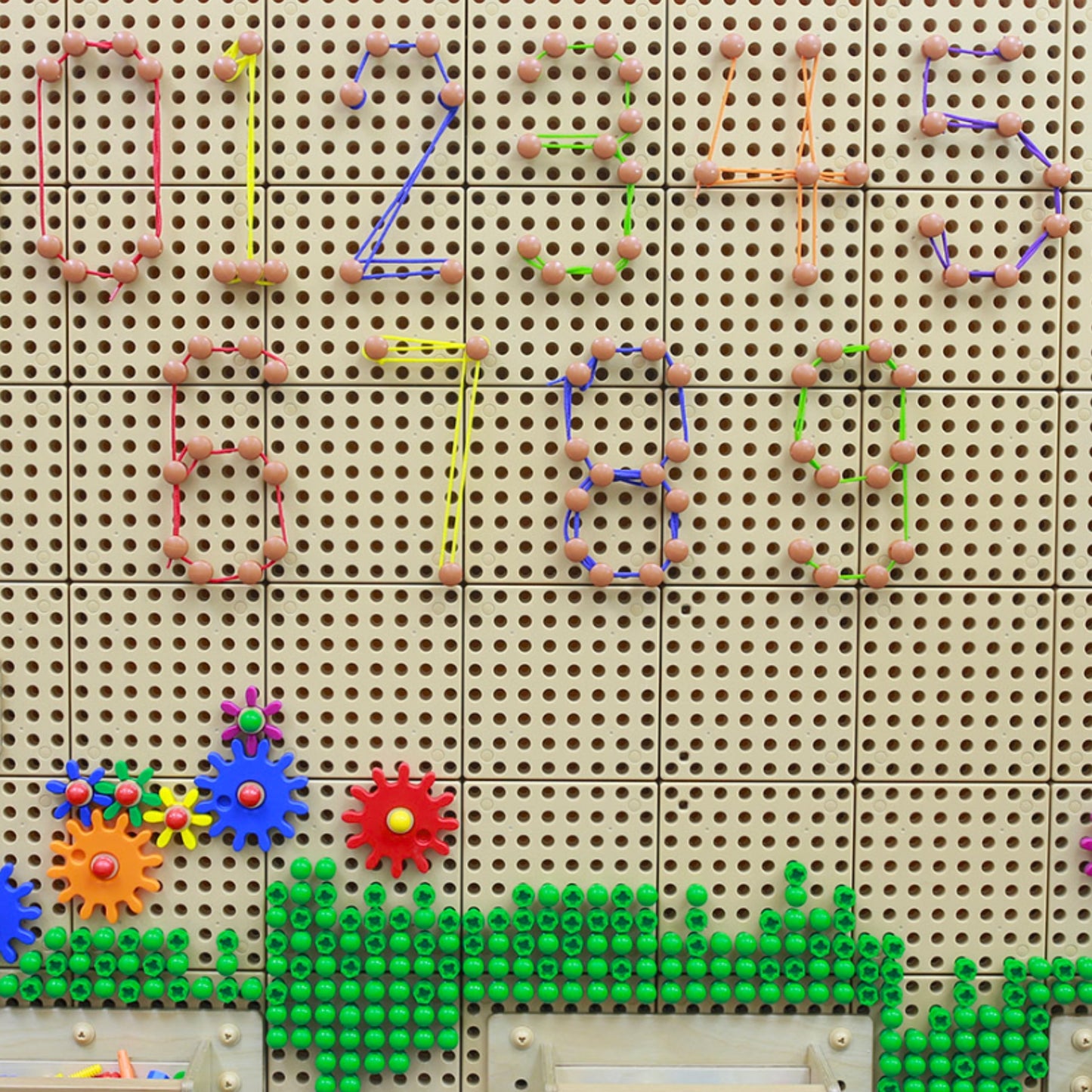MASTERKIDZ Kaiščiai ir Virvutės STEM Kūrybinei Lentai 260 vnt.